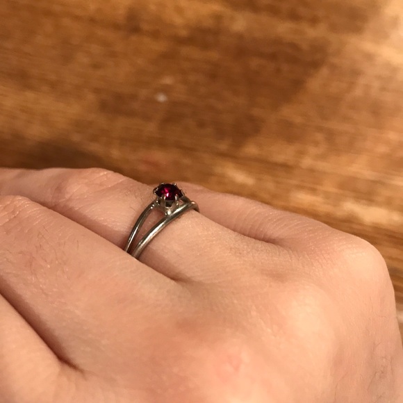Red ruby ring - Picture 2 of 4